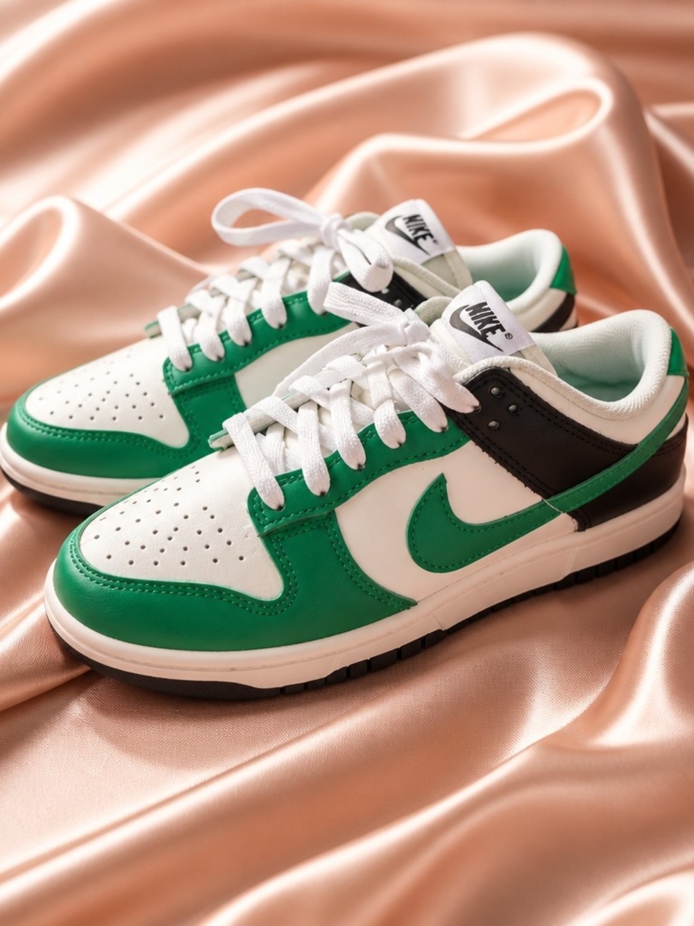 Nike Womens Dunk Low Celtics NWOT OR BOX